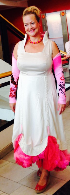 En ekte rosablogger må ha med minst én "dagens outfit". Så her er kjolen forfra.
